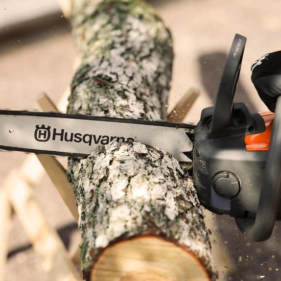 Husqvarna 242i accu-kettingzaag – hoge prestaties, robuuste heavy-duty constructie, emissievrij voor groot brandhout en velwerkzaamheden rondom het huis (zonder accu en oplader). — afbeelding 3