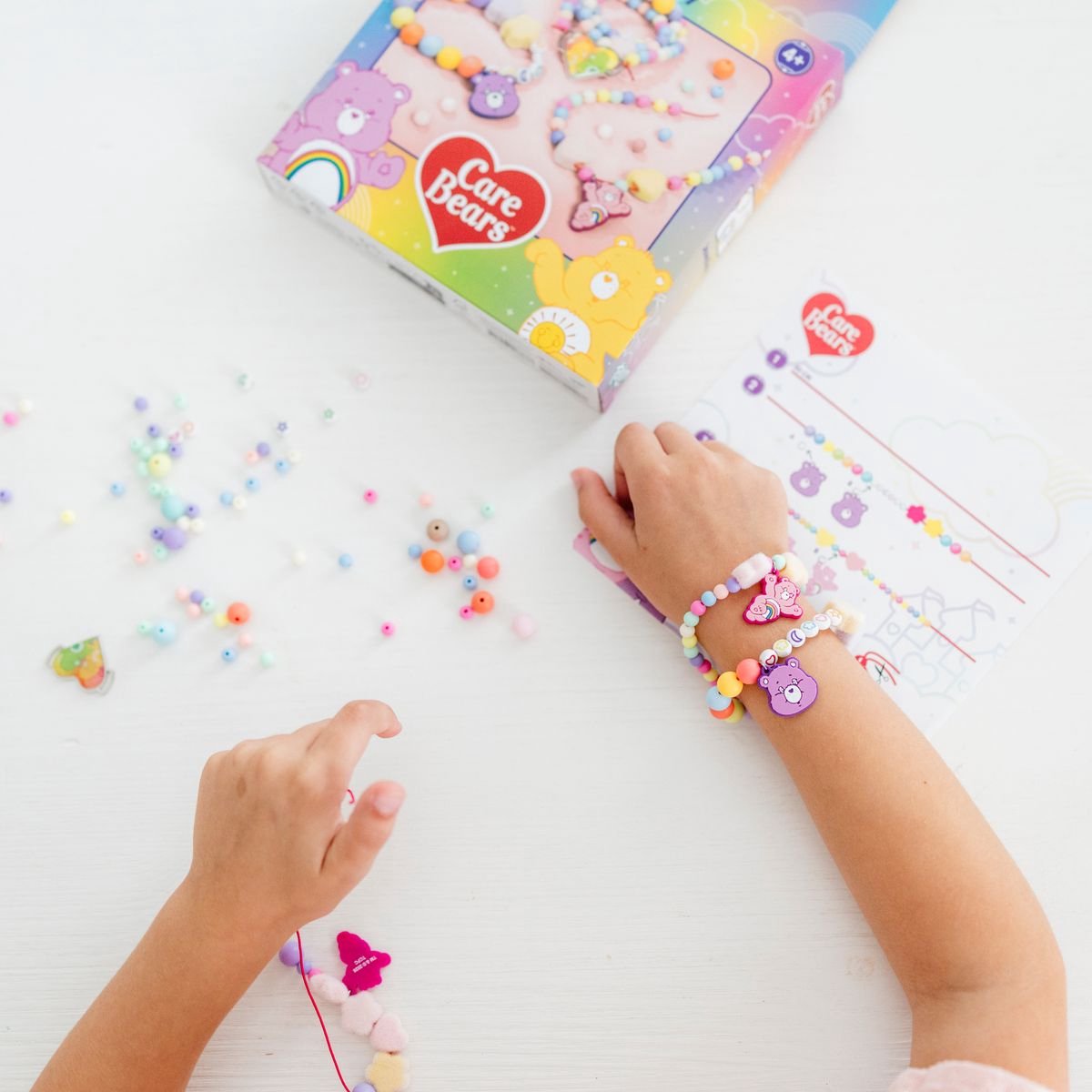 Totum Care Bears Troetelbeertjes sieraden maken 2 armbandjes en ketting - speelgoed meisjes vanaf 4 jaar cadeau tip armbandjes maken knutselen — cadeau in Spellen & Speelgoed - foto 5