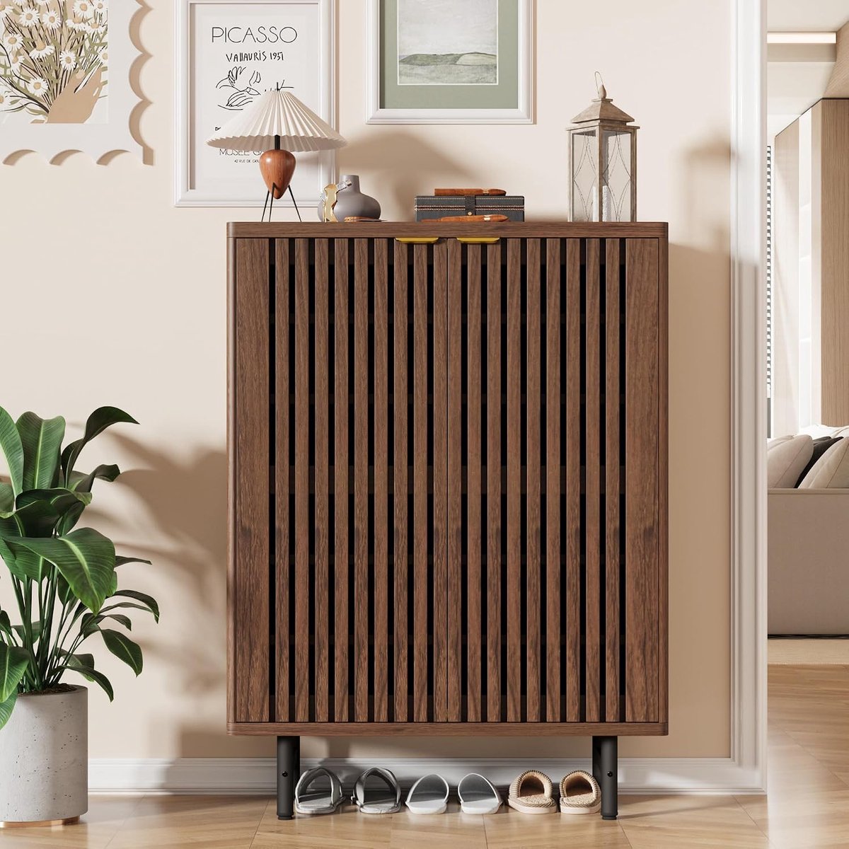 Schoenenkast met Deuren - Walnootbruin- 6 Niveaus - Voor 24 Paar Schoenen - Modern Farmhouse Design - Schoenenopberger met Lameldeuren & Verstelbare Planken - 85x35x110 cm