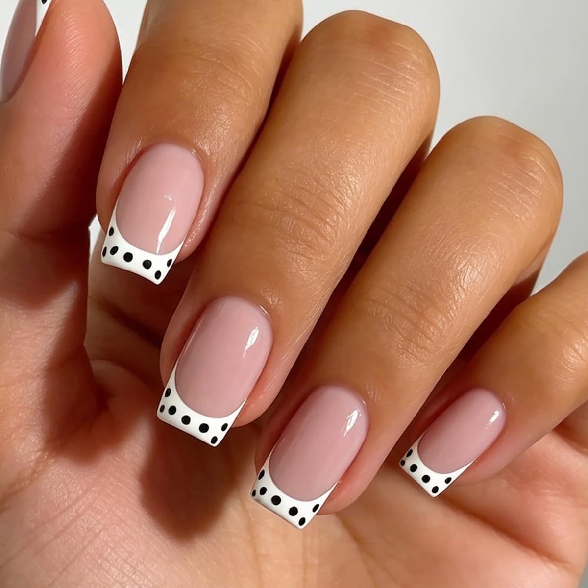 vierkant, wit, French Sheer nude, roze, basisontwerp press-on nagels, witte stippen, natuurlijke roze zomer INS kunstmatige acryl nepnagels
