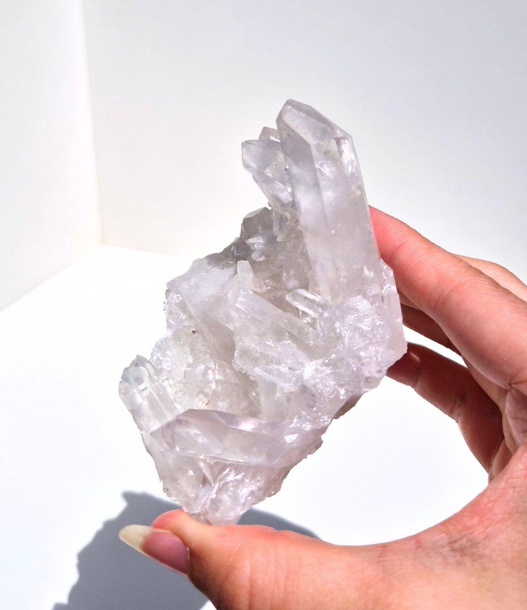 ThaleiaDesign - Bergkristal cluster - Edelsteen - Zuiverend - kristal en mineralen - woondecoratie - meditatie - interieur - spiritualiteit - yoga - meditatie - cadeau vrouw - chakra - spiritueel