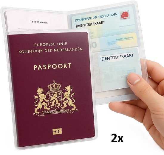 Rood Nederlands paspoort in een transparant hoesje met Nederlandse identiteitskaart.