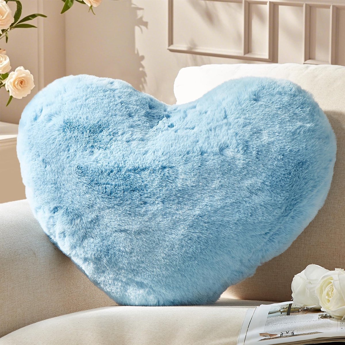 Omgoods - Lichtblauw Hart Kussen - Groot Decoratief Kussen voor Bank en Bed - 38 x 48 cm