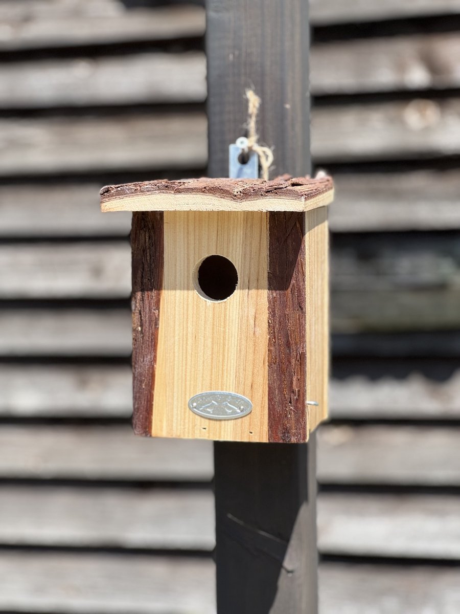 Nestkast Winterkoning boomschorsdak 17 cm hoog - Vogel - Hout - nestkast - tuindecoratie -vogelliefhebber - cadeau - geschenk - voor hem - voor haar - dier - Kerst - Nieuwjaar - Pasen - Verjaardag