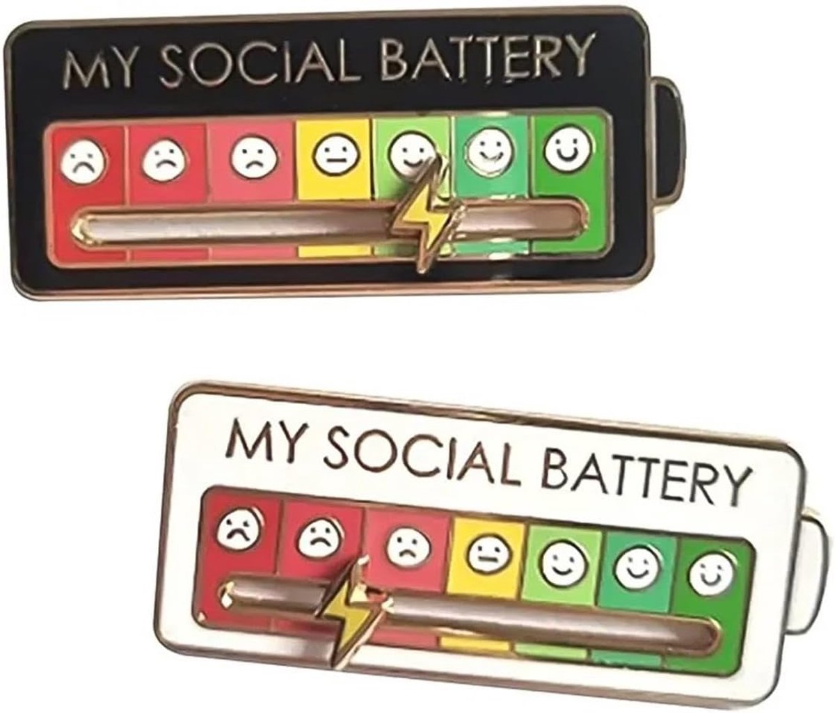 2 stuks grappige pinspelden, sociale batterijpinnen, grappige broche voor sociale stemming voor 7 dagen, interactieve stemmingspinnen (wit + zwart)