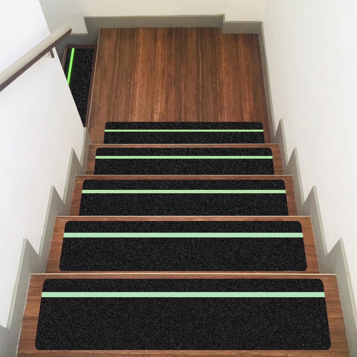 Omgoods - Anti-slip Tape 76cm x 15cm - Voor Binnen en Buiten met Fluorescente Band