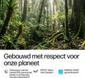 Een weelderig groen bos met zonlicht dat door de bladeren schijnt, met tekst over duurzaamheid.