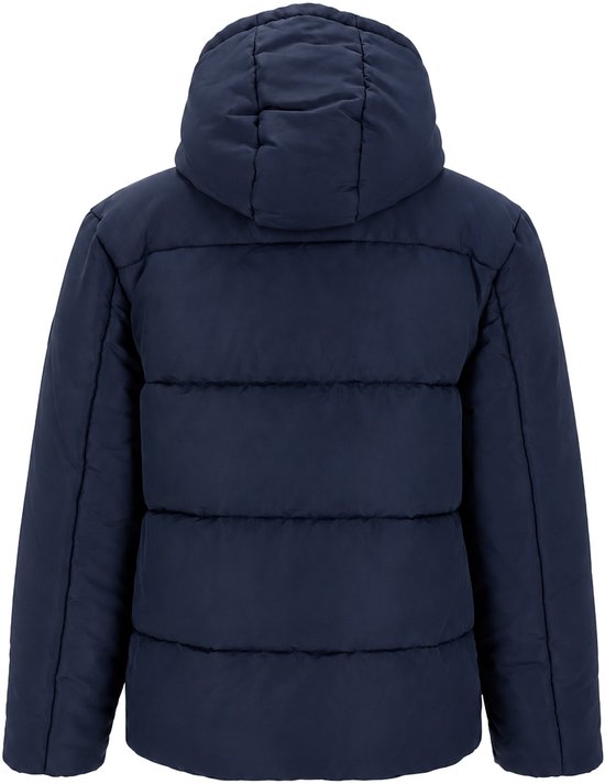 Donkerblauwe pufferjas met capuchon, gezien vanaf de achterkant.