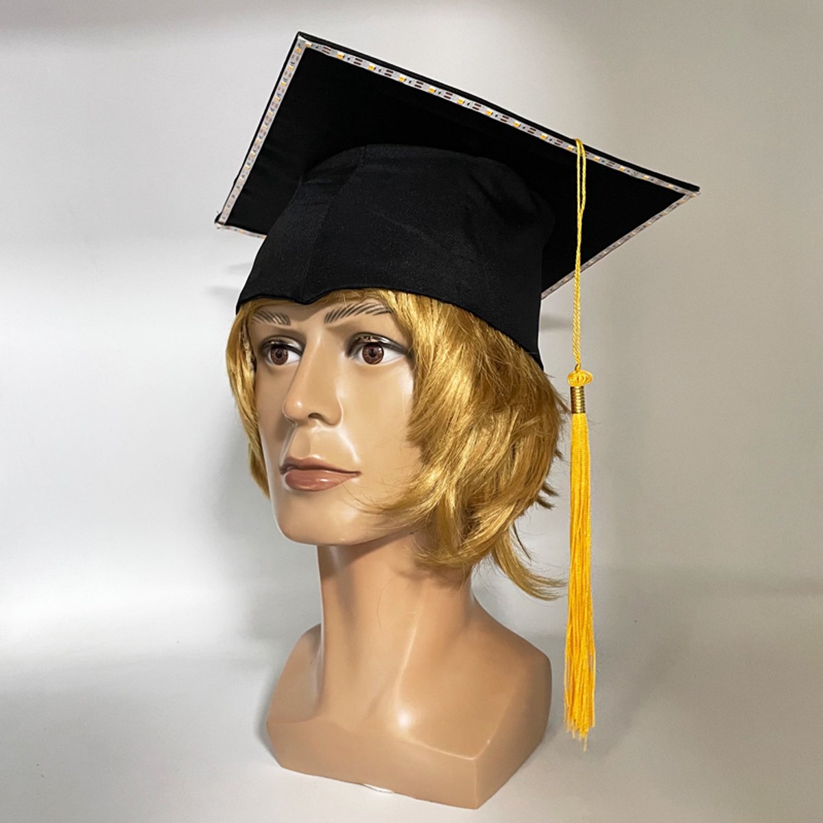 Doppler LED Afstudeerhoed met Kwast – Graduation Cap – Gele LED Verlichting – Geslaagd – Diploma-uitreiking – Inclusief Batterijen