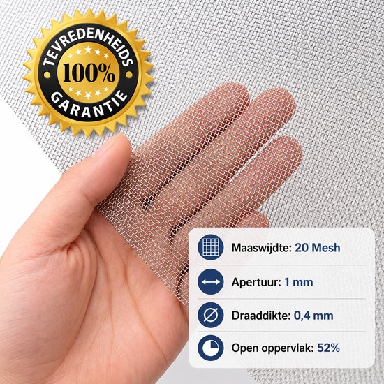 Hand met fijne, zilveren roestvrijstalen gaas, 20 mesh, 1 mm opening, 0,4 mm draaddikte, 52% open oppervlak.