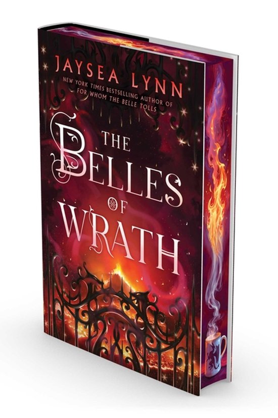 De kaft van 'The Belles of Wrath' van Jaysea Lynn toont vlammen en sierlijke poorten. Op de zijkant staat een mok met een drakenlogo.