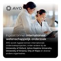 Twee vrouwen in labojassen bekijken een tablet. Beschreven als 'Ingezet binnen internationaal wetenschappelijk onderzoek'.