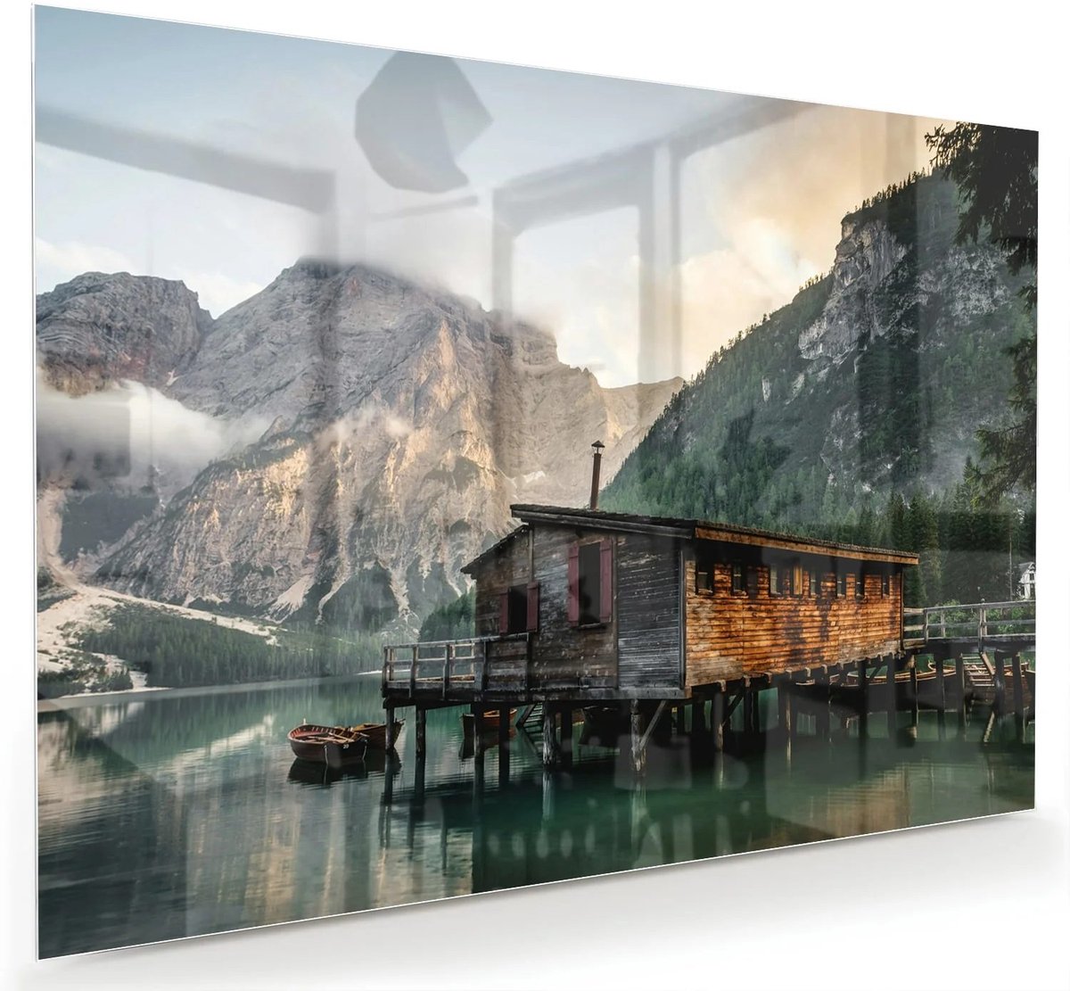 Mydesignglas Glazen Schilderij – Berglandschap met Meer en Houten Huis – Wanddecoratie op Gehard Glas – 120x80