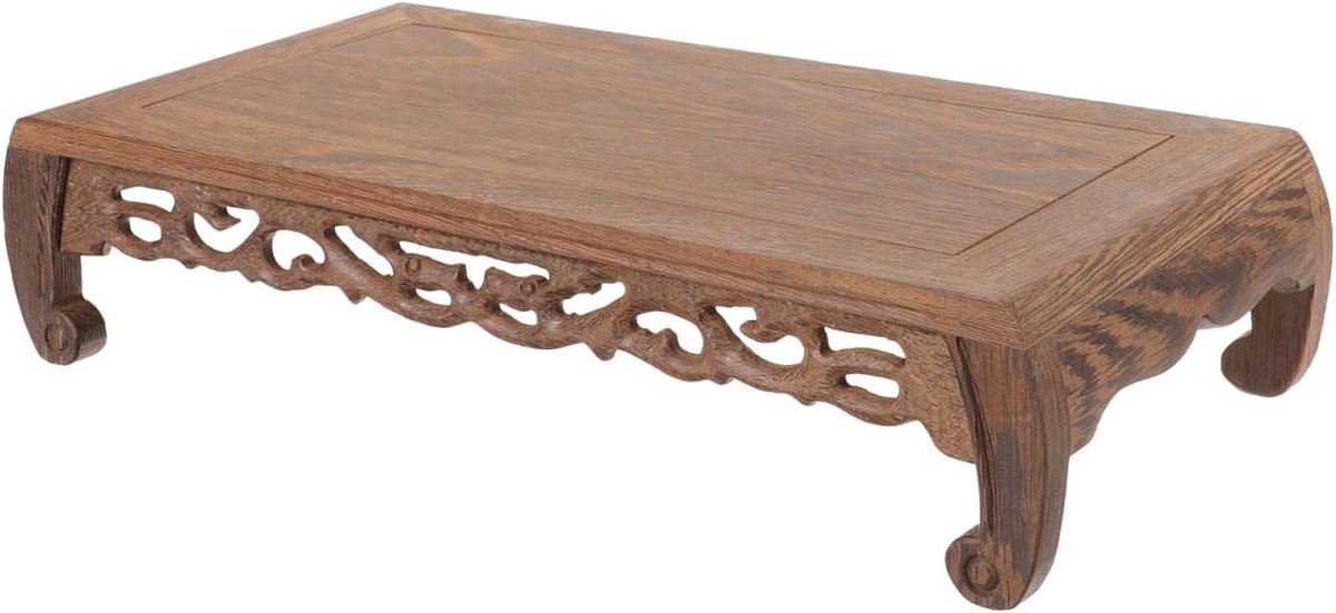 Houten sokkel in vintage stijl voor figuren met hoge hardheid en dikte, houten standaard voor de presentatie van wierookbranders en bloempotten in de bloemenwinkel of museum