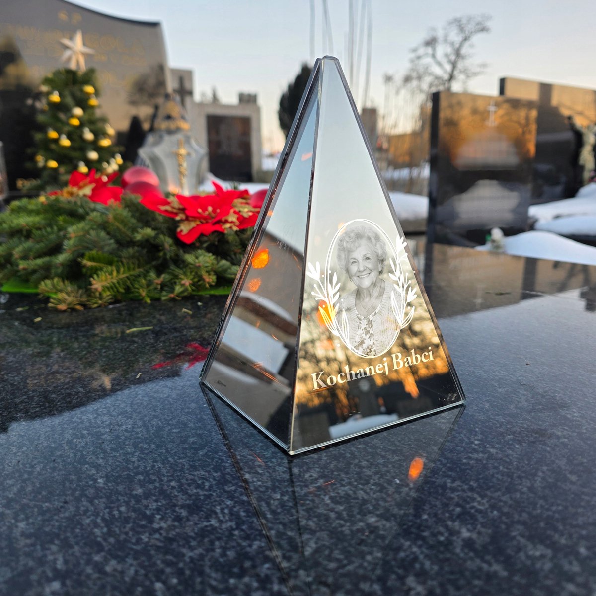 Merkloze LED Piramide Graflicht 20cm met Gepersonaliseerde Gravure
