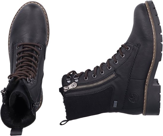 Paar zwarte Rieker veterboots, van boven en opzij bekeken.