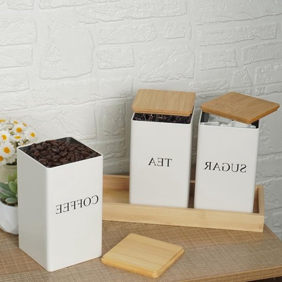 Set van 3 Suikerpotten voor Koffie en Thee, Witte IJzeren Opbergdozen met Bamboedeksel en Lepels, Vierkante Geleide Voedselcontainers voor Landelijke Keuken Decoratie en Organisatie