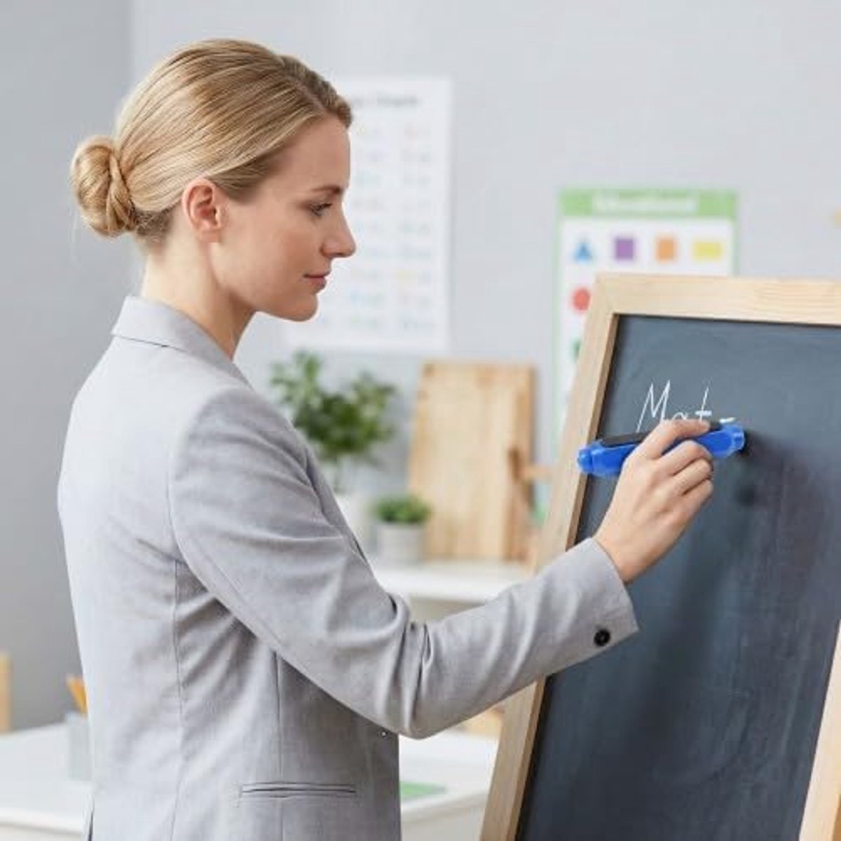 Magnetische krijthouders 4 stuks - kunststof - 4 kleuren - handig voor school en kantoor - ShopVlot