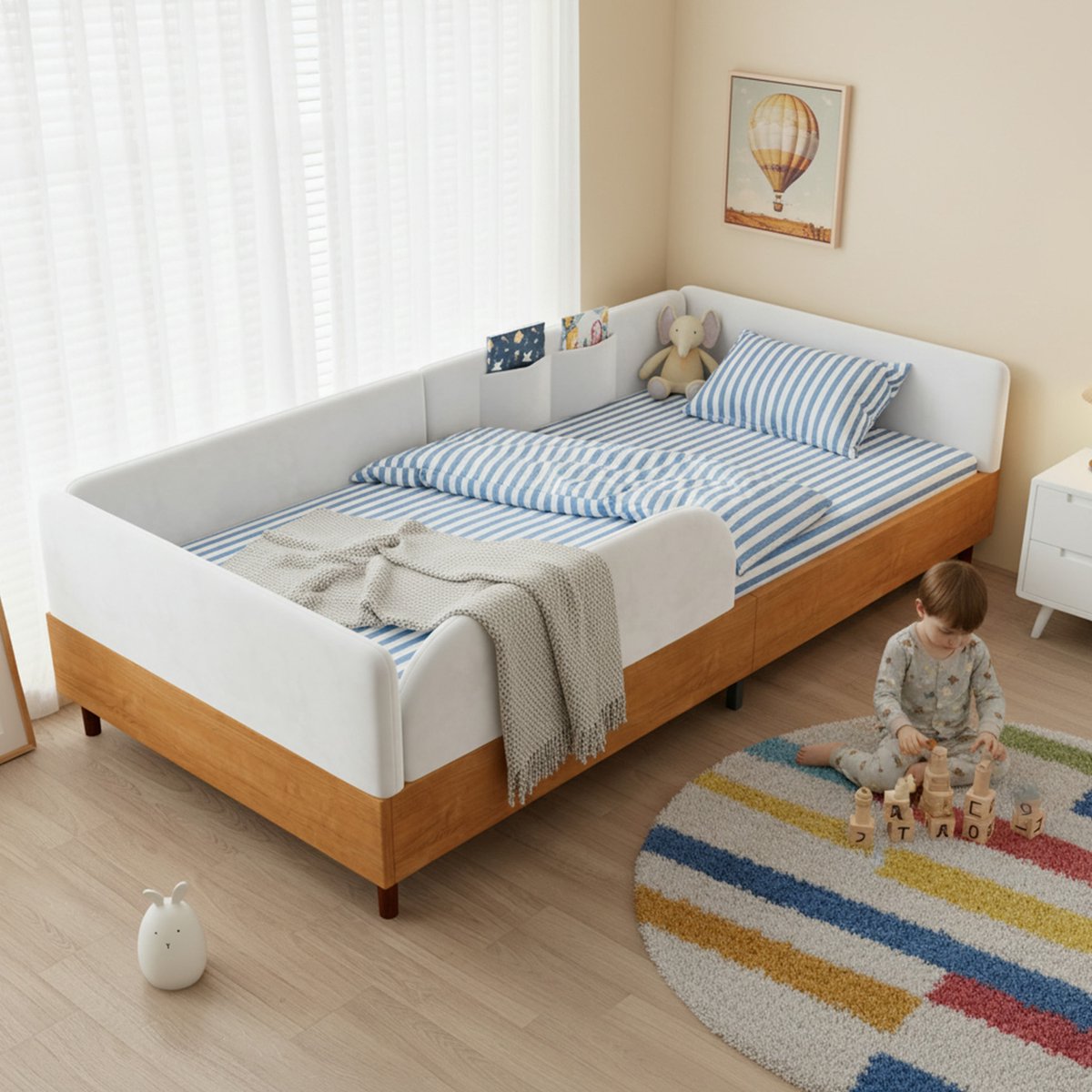 REDOM- Bed - Polsterbed met 2 opbergtassen - Omrande constructie - Zacht gevoerd - Stof en hout - Kinderkamer - Wit en natuurkleur - 90 x 200 cm