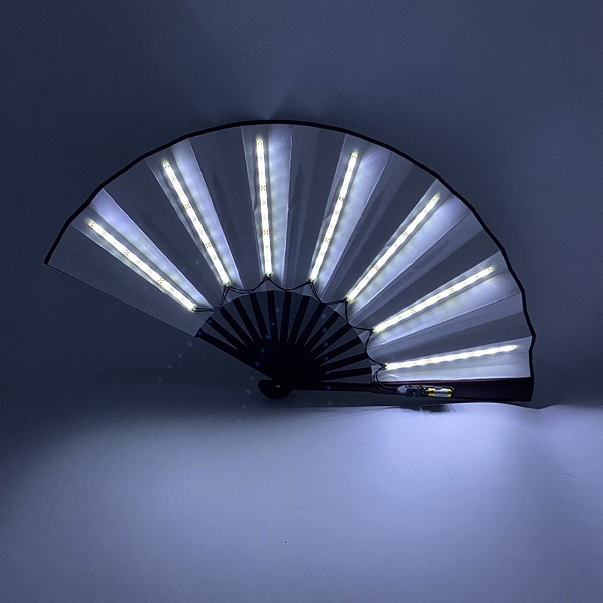 Doppler GlowFan LED Festival Waaier – Opvouwbare Verlichte Handwaaier – 3 Lichtmodi – Carnaval, Festival & Rave – Wit