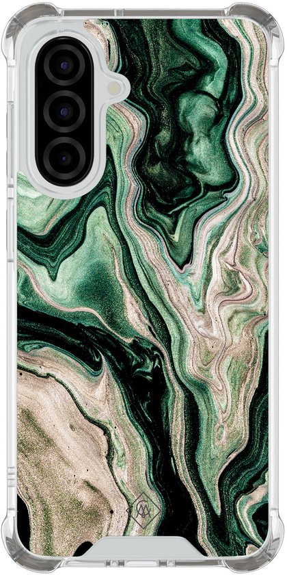 Coque transparente avec un imprimé marbre vert, doré et noir. Découpe de l'appareil photo visible.