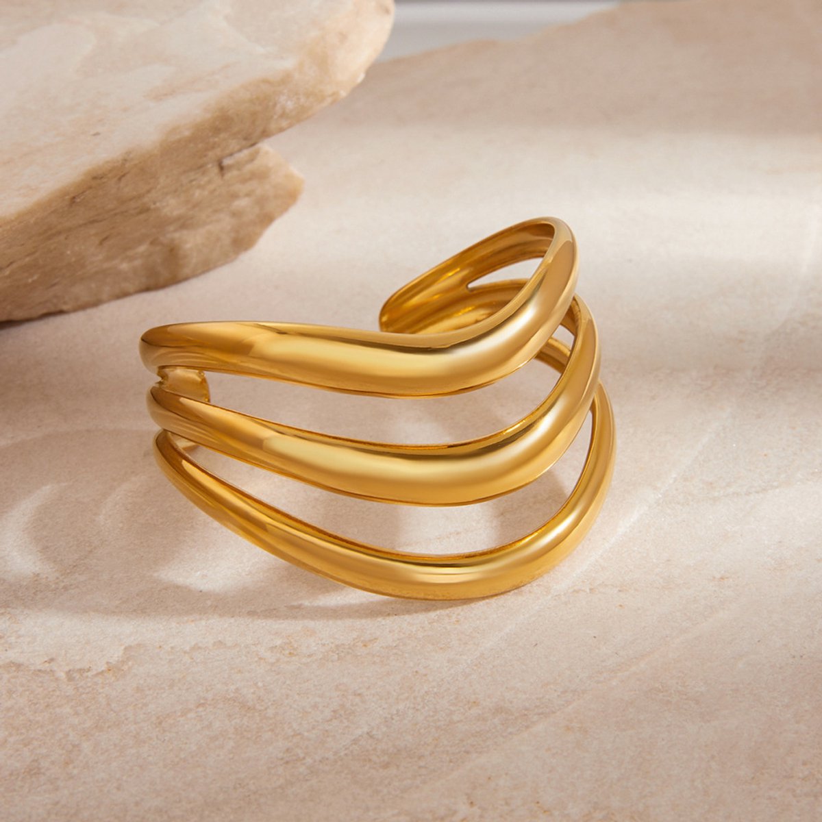 Bijoutheek Armband (Sieraad) Bangle Drie Dubbel Organisch Goudkleurig