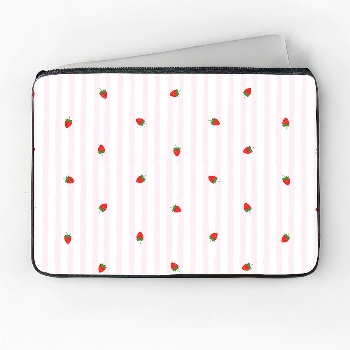 Image of Geschikt voor Laptophoes 14 Inch Aardbijen opdruk - Laptopsleeve 14 Inch - Binnenmaat 23 x 33 cm