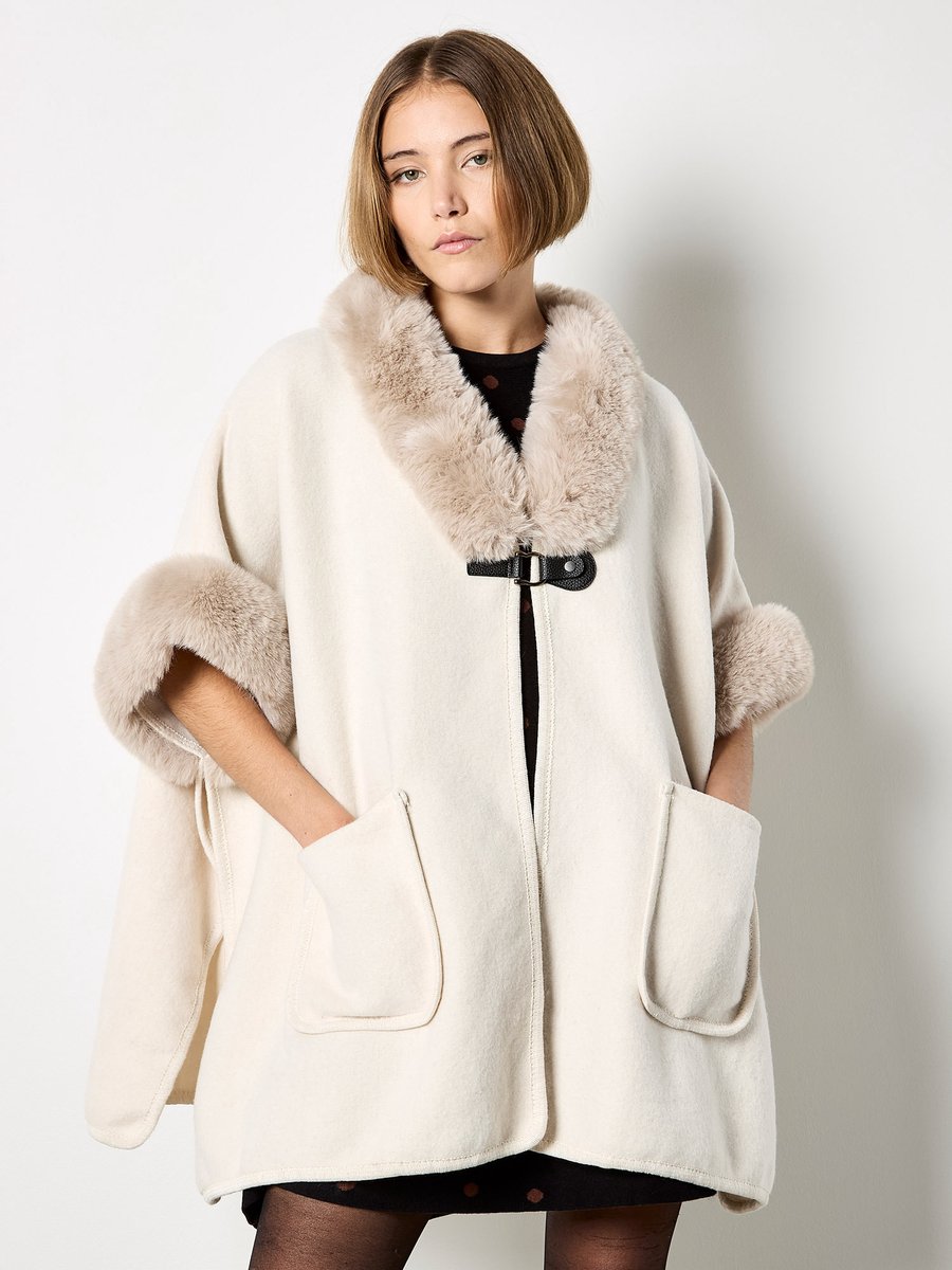 Cape met imitatiebont
