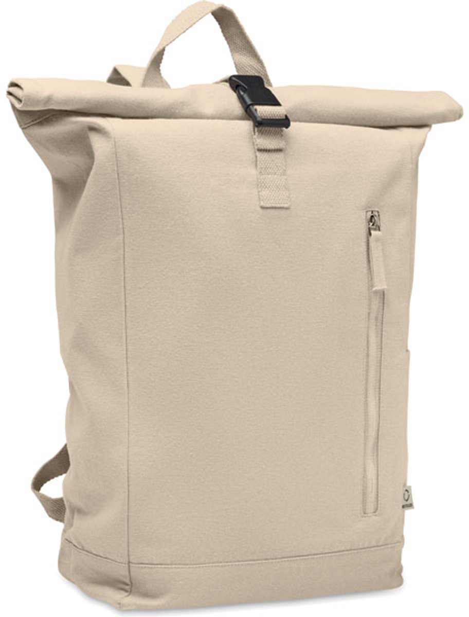 Rolltop rugzak met klittenbandsluiting in 390gr/m² gerecycled katoen (80%) en gerecycled polyester (20%). Voorzak met ritssluiting. Beige