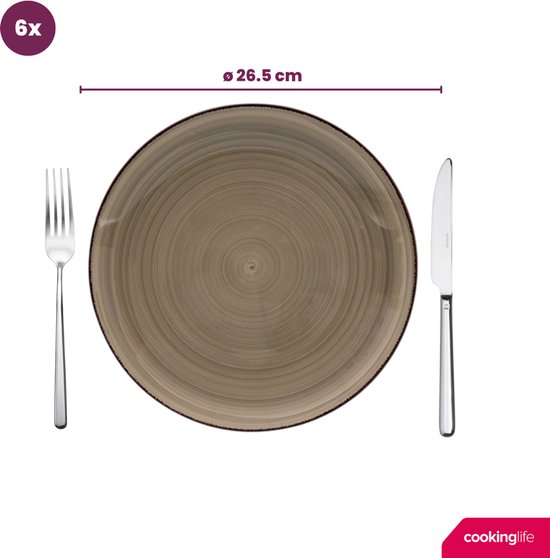 Zes grijze, ronde borden van 26,5 cm met een spiraalvormig patroon en een donkere rand. Geserveerd met bestek.