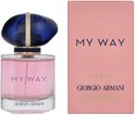 Glazen parfumfles met lichtroze vloeistof naast een roze doos met 'MY WAY' en 'GIORGIO ARMANI' in donkerblauwe letters.