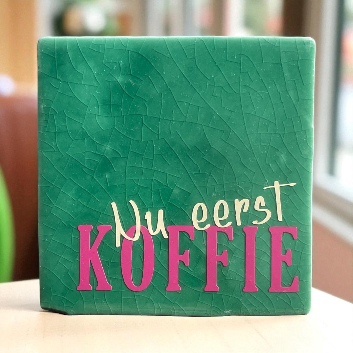 Hip Tegeltje met tekst-Nu eerst Koffie-Groen-Cadeau-Geschenk-Gift-Kado-Moederdag-Vaderdag-Zomaar-Verjaardag