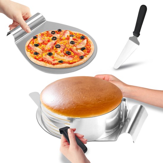 Handen houden een pizza op een pizzaplank en een taart in een taartsnijder.