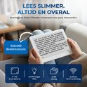 Man leest op een e-reader met 6" HD E-Ink scherm, ComfortLight PRO, 32GB opslag en 2.4GHz Wifi. Beeldresolutie 920x680.
