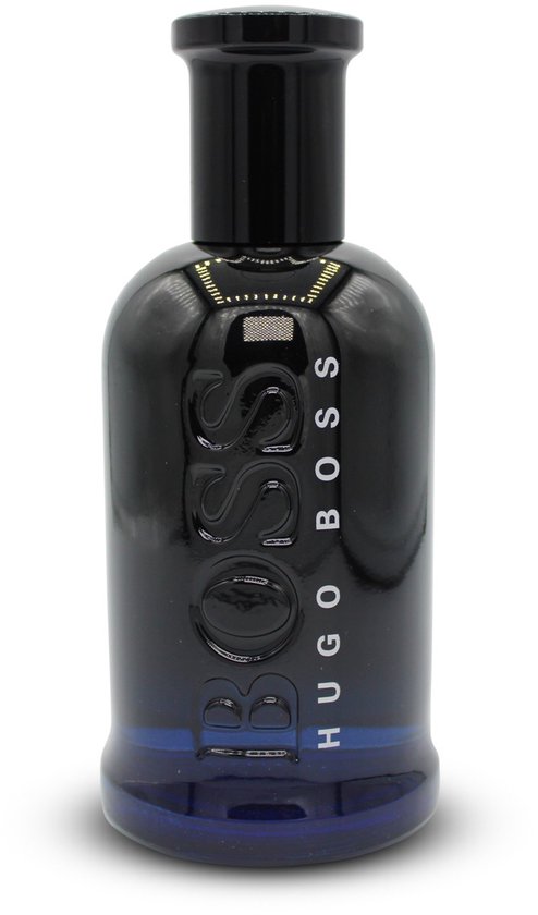 Zwarte Hugo Boss Bottled Night eau de toilette fles met blauwe accenten en opdruk 'BOSS HUGO BOSS'.