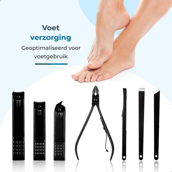Voetverzorgingsset met diverse zwarte tools, waaronder nagelknippers en een grote tang.