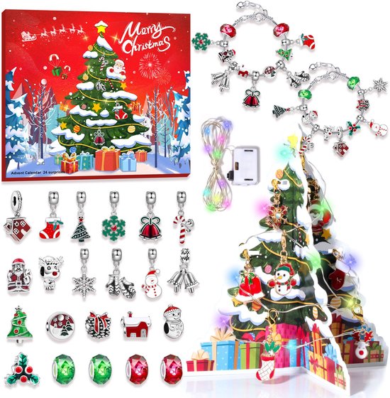 Kerst adventskalender met een DIY kerstboom, cadeaus, lichtjessnoer en diverse bedeltjes voor armbanden.