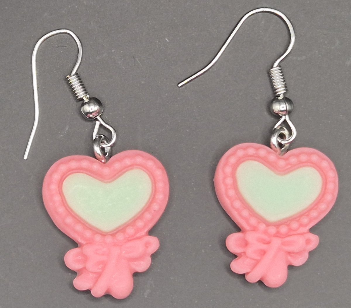 Oorhangers met roze hart eraan, 1 setje