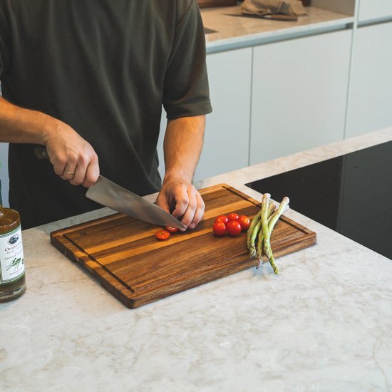 Planche à découper SOPHIOR en bois d'acacia - Groot taille - Planche à découper en bois pour la Cuisine - Planche à découper avec rainure pour le jus - Bois 100 % durable certifié FSC - Accessoires BBQ - Planches à découper - 42 cm x 30 cm x 2 cm