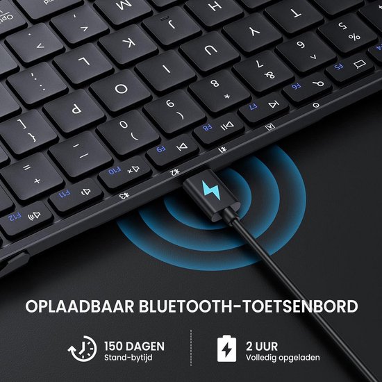 Close-up van een zwart Bluetooth-toetsenbord met USB-C oplaadkabel. 150 dagen stand-by.