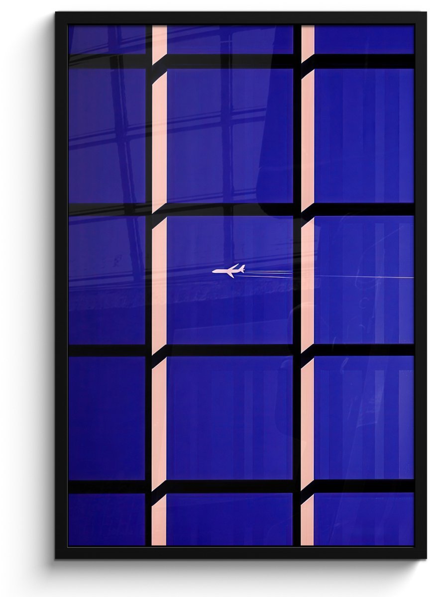 FrameYourWall Poster in lijst - Fotolijst 60x90 cm - Posters - Vliegtuig - Ruiten - Blauw - Rechthoekig - Posterlijst zwart - Decoratie - Wanddecoratie woonkamer - Muurdecoratie slaapkamer - Kerstversiering - Kerstdecoratie voor binnen - Kerstmis