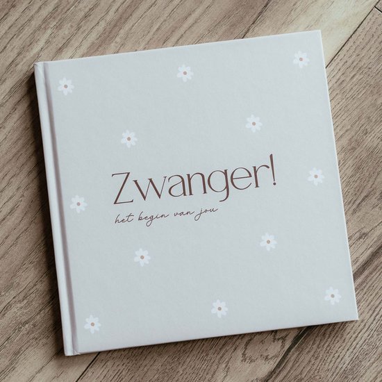 Zwangerschapsdagboek met een lichtgrijze omslag versierd met kleine witte madeliefjes en de tekst 'Zwanger! het begin van jou'.