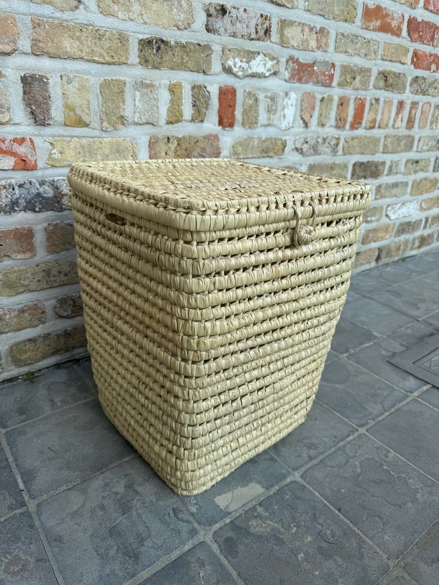 Wasmand – Was – Mand - Badkamer - Opbergmand - Palmblad - Laundry - Laundrybasket- Rieten mand - Speelgoed - Opbergen - Mand met naam - Pompon - Wol – Geschenk - Kinderkamer - Gepersonaliseerd - Handgemaakt - Decoratie - Geboorte - Cadeau