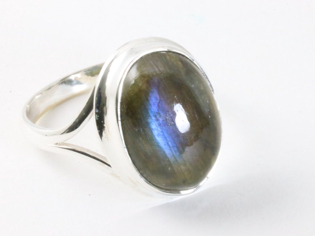 Hoogglans zilveren ring met labradoriet - maat 16