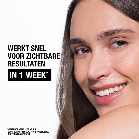Close-up van lachende vrouw met gezonde huid. Tekst: Werkt snel voor zichtbare resultaten in 1 week.