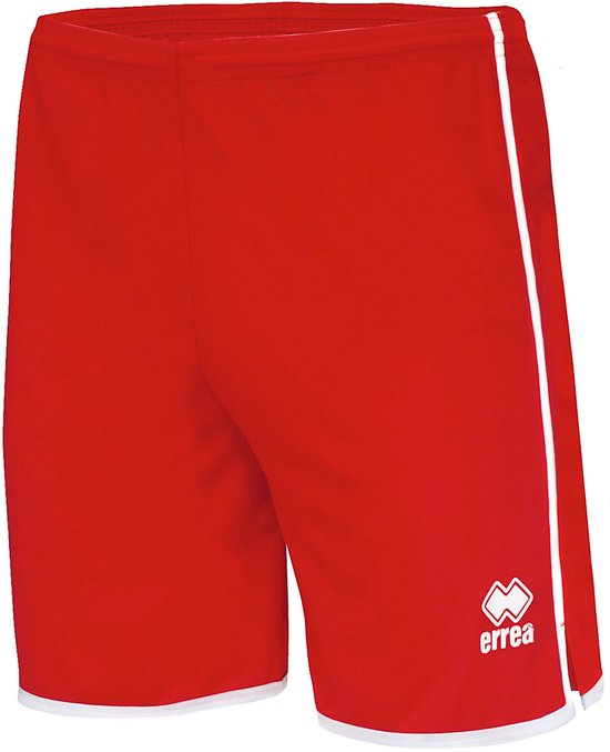 Rode Errea sportshort met witte biezen langs de zijkanten en pijpen, en een wit Errea-logo op de linkerpijp.
