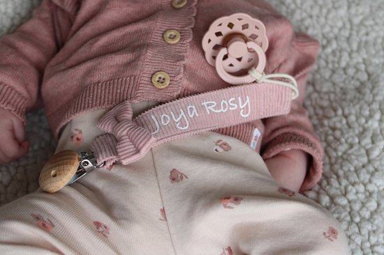 Speenkoord strik met naam - katoen - roze kleur - houten knop - fopspeen - accessoires baby - speenketting - baby - kraamcadeau - rib stof - speenkoord meisje van Little Loopy — afbeelding 5