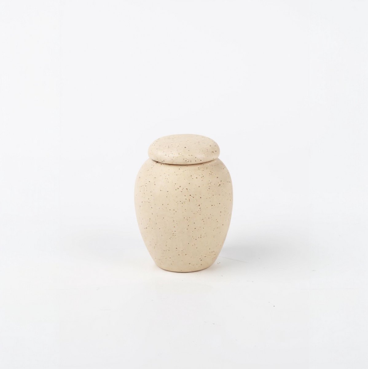 Artic Tavira Mini Urn – Beige – Matte – 60 ML – Zandsteen – Rustieke Zandstenen Urn – Handgemaakt – Mini Urn – Menselijk As – Huisdieren Urn – Urn Hond – Urn Kat – Urn voor As Volwassen – Urne – Urnen – Urne Volwassenen – Familie Urn