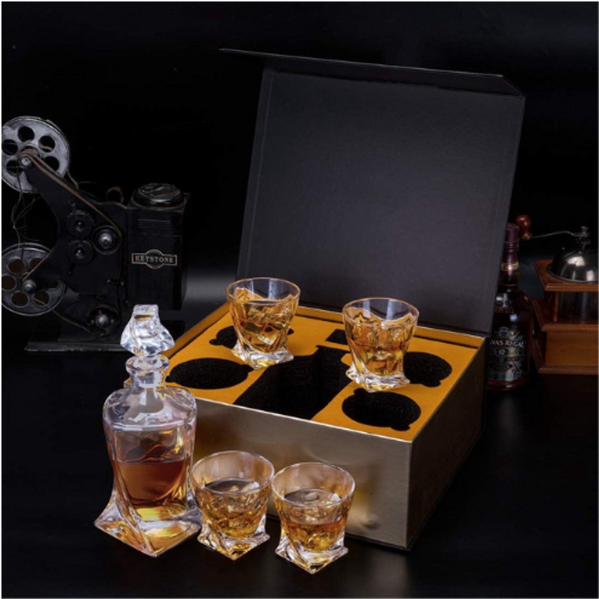 Whisky Glazen En Karaf Set - Kristallen Whisky Karaf 800ml Met 4 Whisky Glazen 300ml - Voor Cognac Whisky Scotch Vodka Martini Cocktails - Set Van 5 Stuks - Prachtige Geschenkdoos