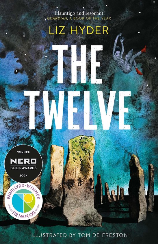 Boekomslag van The Twelve met een donkere sterrenhemel, vallende figuur en stenen pilaren in een blauw aquarel-effect.